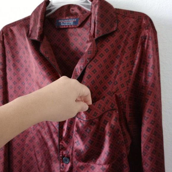 Roundtree & Yorke Sleepwear Men's Satin Geometric Pattern Sleep Shirt size M - Picture 5 of 8